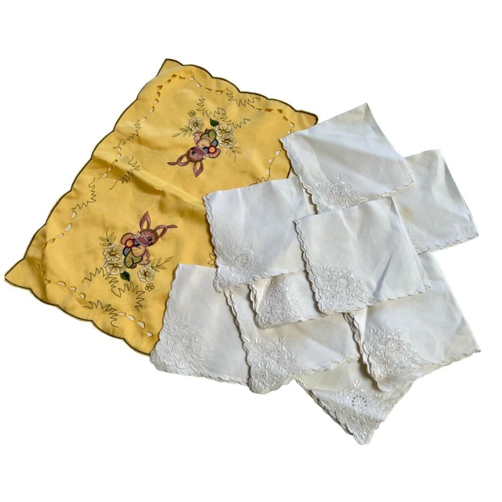 Vintage 1960s 1970s 10 PC Scalloped Edge Embroidered Dinner Napkins Bunny Doily
